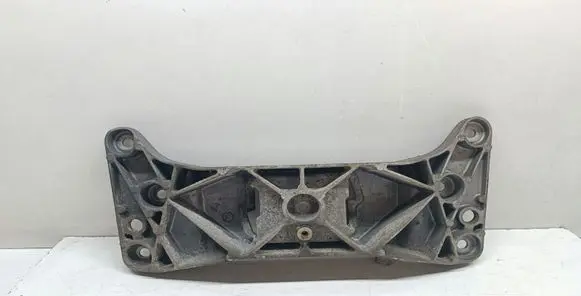 BMW 6 F12 F13 Gearbox mounting bracket 6777613 22326777613