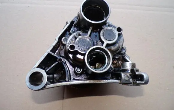 Volvo XC90 Oil pump 6G9N-6600-AG