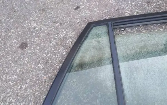 Toyota RAV 4 (XA20) Rear vent window glass as2
