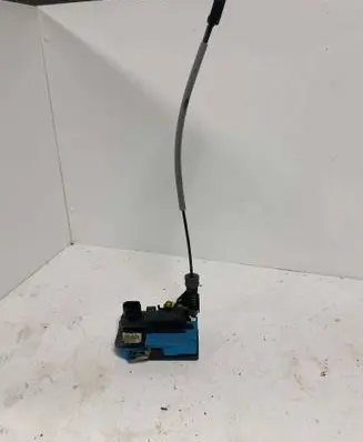 Volvo V70 Front door lock 30699748