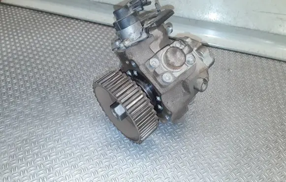 Ford Focus Fuel injection high pressure pump 0445010102 9683703780A