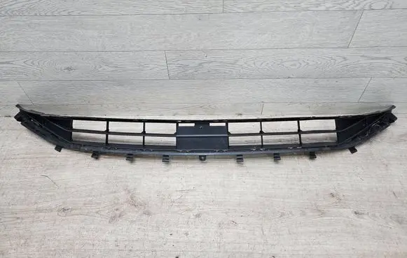 Ford Focus Front bumper lower grill JX7B17K945A1