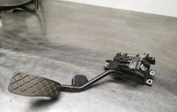 Audi A6 S6 C5 4B Accelerator throttle pedal 8E2721523