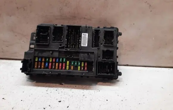 Ford Edge II Fuse module GU5T15604 A2C7337380351