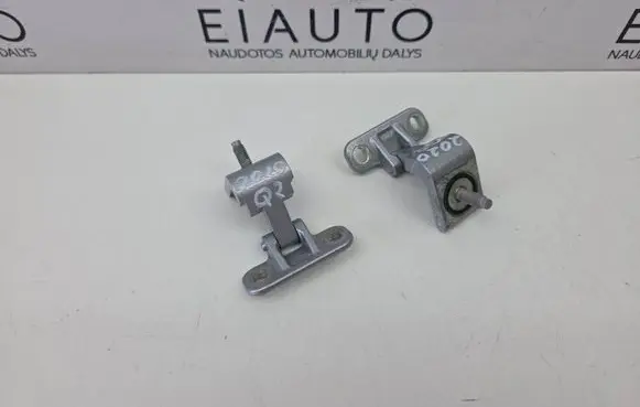 Audi Q2 - Tailgate/trunk/boot hinge 8V3827299B A048575