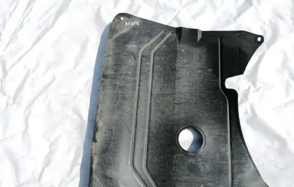 Renault Megane I Engine splash shield/under tray 7700838367