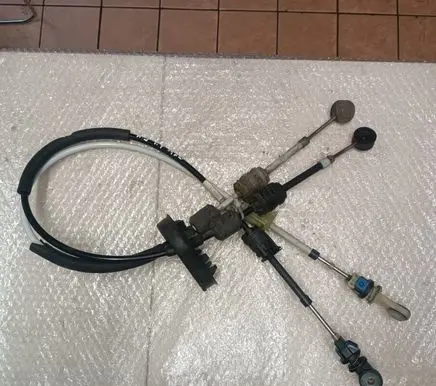 Opel Astra J Gear shift cable linkage 55563703