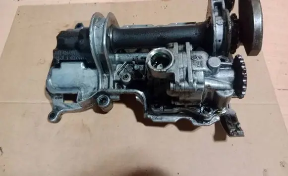 Volkswagen Polo Oil pump 045103127B