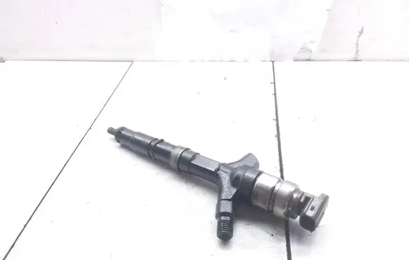 Toyota Avensis T250 Fuel injector 236700G010