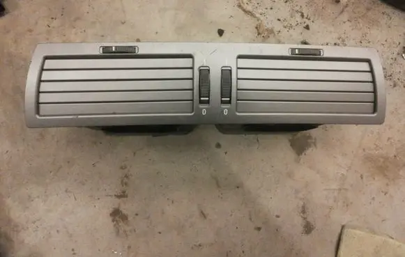 BMW 7 E65 E66 Dash center air vent grill 82235990 6943007