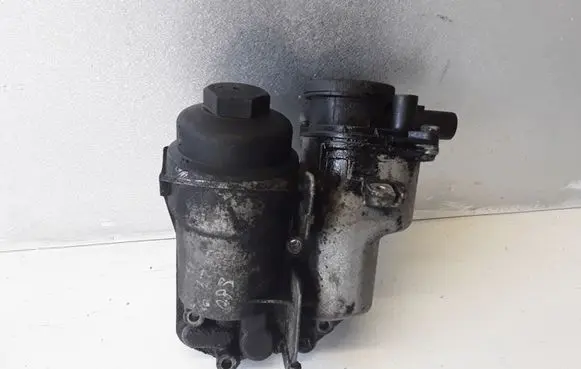 Volvo S80 Oil filter mounting bracket 30577920