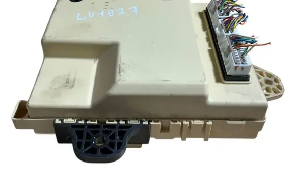 KIA Sorento Fuse module 954002P960 XM960B5V0031