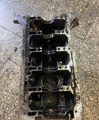 Volvo V70 Engine block 
