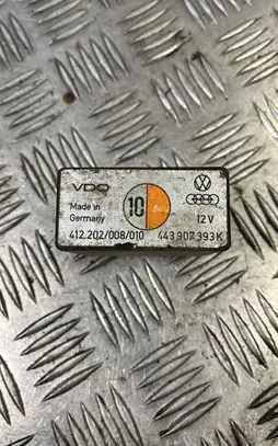 Volkswagen Golf II Idle relay 443 907 393k