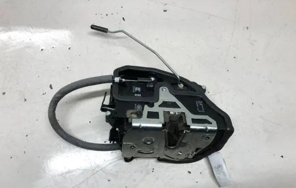 BMW X1 E84 Front door lock 729468