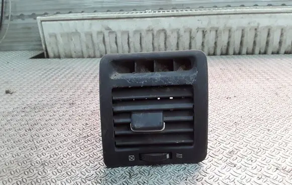 Toyota Corolla Verso E121 Dashboard side air vent grill/cover trim