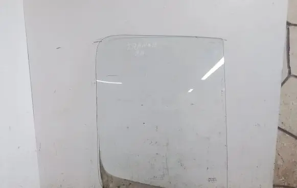 Ford Transit Front door window glass four-door 43R00022