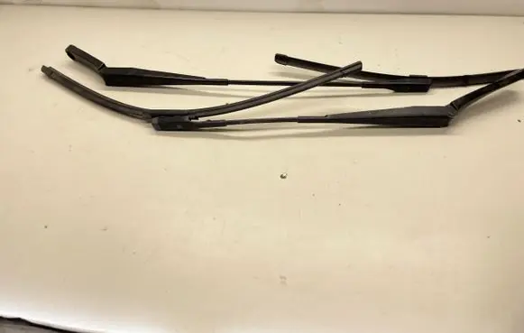 Lexus ES 300h (6th Gen) Windshield/front glass wiper blade 8522133370 8521133370