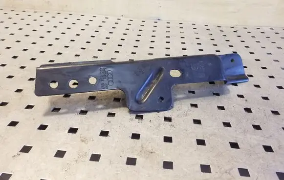 Audi Q7 4L Fender mounting bracket 4L0805697