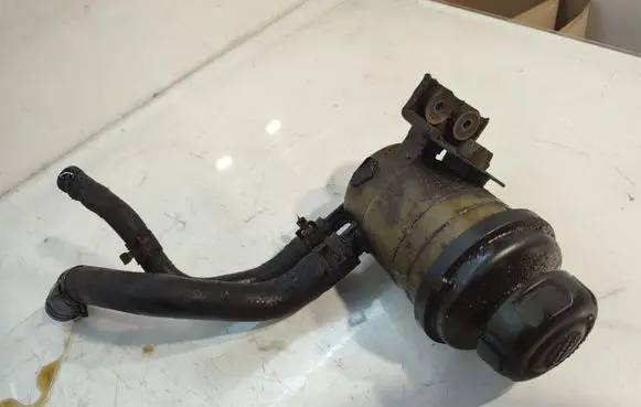 KIA Carens II Power steering fluid tank/reservoir