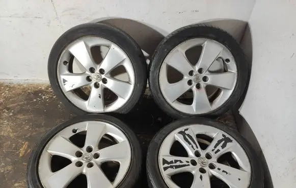 Toyota Prius (XW30) R17 alloy rim 