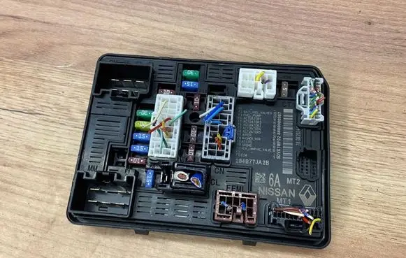 Nissan Qashqai J12 Fuse box set 284B77JA2B