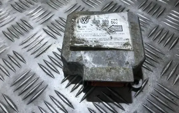 Volkswagen Golf III Airbag control unit/module 6n0909603 5wk4137
