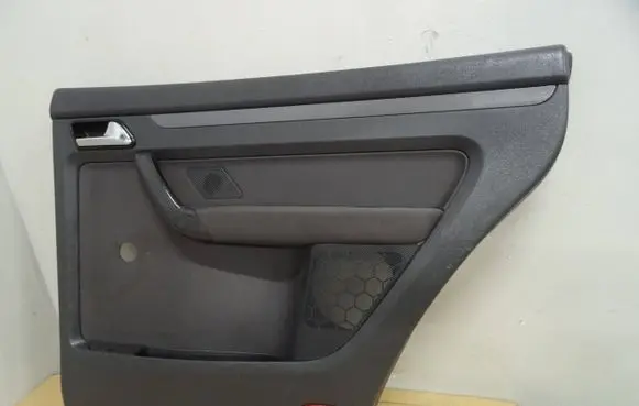 Volkswagen Touran I Rear door card panel trim