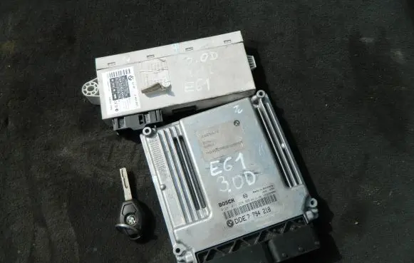 BMW 5 E60 E61 Engine control unit/module 7794218 0281011224