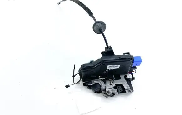 Volkswagen Caddy Front door lock 3D2837016J