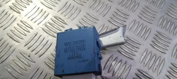 Toyota Yaris Door control unit/module 8598052051