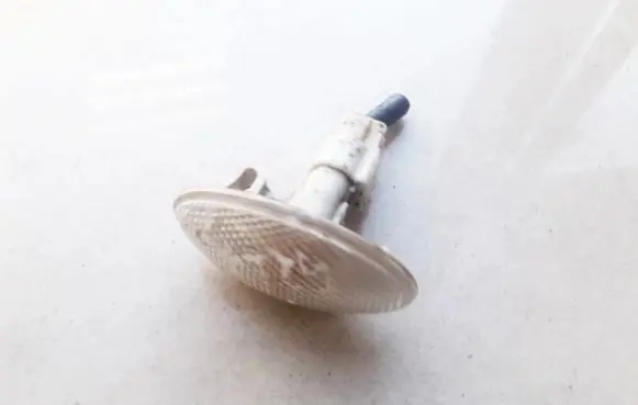 Suzuki Grand Vitara II Front fender indicator light