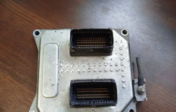 Opel Astra J Engine control unit/module 55564081