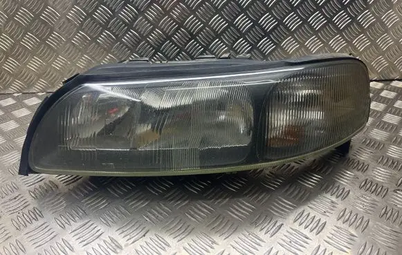 Volvo V70 Headlight/headlamp 8693547