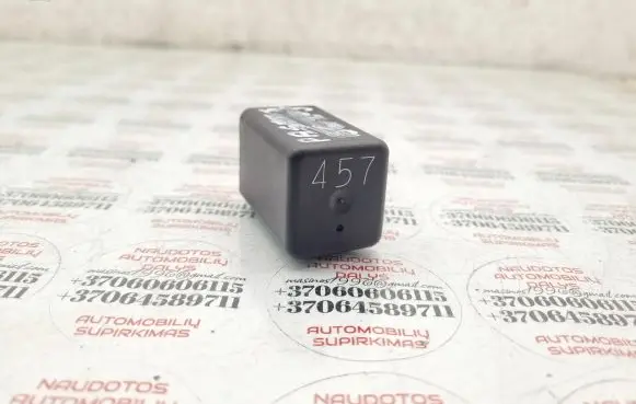 Volkswagen PASSAT B6 Glow plug pre-heat relay 038907281B
