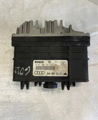 Volkswagen Golf IV Engine control unit/module 8A0907311E 26SA3208 0261203196