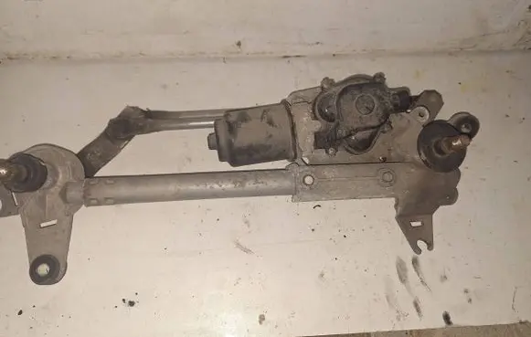 Honda Accord Front wiper linkage and motor 32201