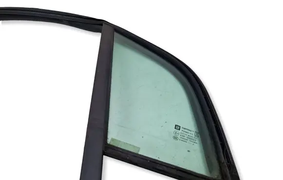 Opel Mokka Front door vent window glass four-door DOT747M540AS2 E000090 43R000055