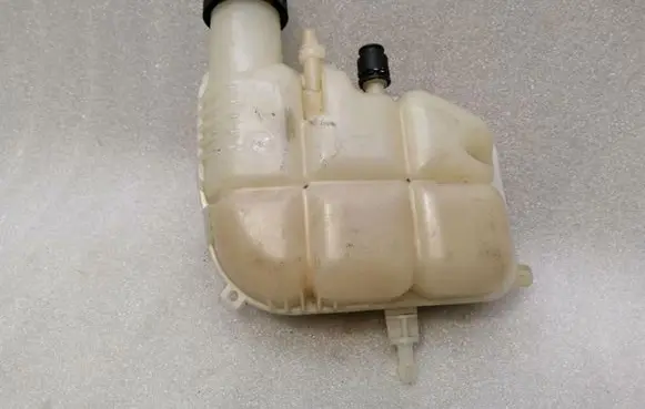 BMW X1 F48 F49 Coolant expansion tank/reservoir 7617362