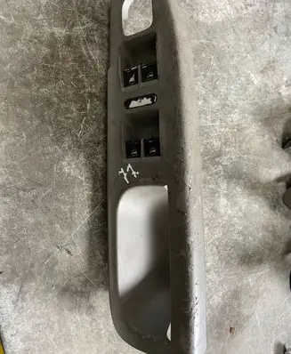 Volkswagen PASSAT B6 Electric window control switch 3C1867171