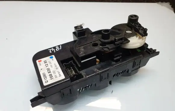 Mercedes-Benz A W168 Climate control unit 1688301285 Q132601