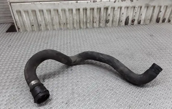 Volkswagen PASSAT B5.5 Engine coolant pipe/hose