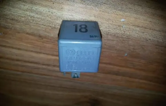 Skoda Fabia Mk1 (6Y) Other relay 191937503 V23134J52X228