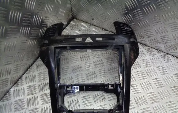Opel Zafira B Radio/GPS head unit trim 
