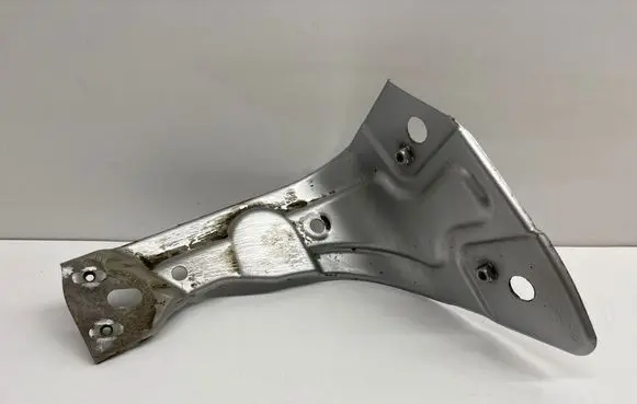 Volkswagen PASSAT B7 Fender mounting bracket 3AA821142