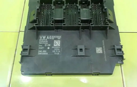 Seat Alhambra (Mk2) Central body control module 5K0937084M
