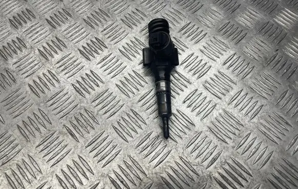 Audi A4 S4 B7 8E 8H Fuel injector 03G130073
