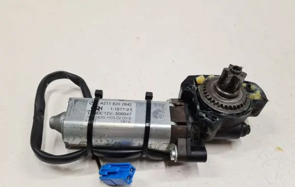 Mercedes-Benz E W211 Seat adjustment motor A2118202642 1157701