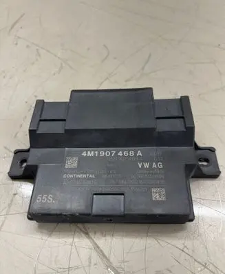Audi A4 S4 B9 Gateway control module 4M1907468A 3B060055 A2C74997806