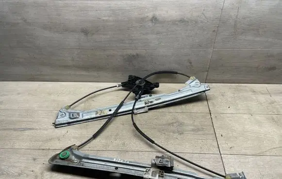 Mercedes-Benz Vito Viano W639 Front door electric window regulator 